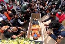 Indonésia, punição com caixão