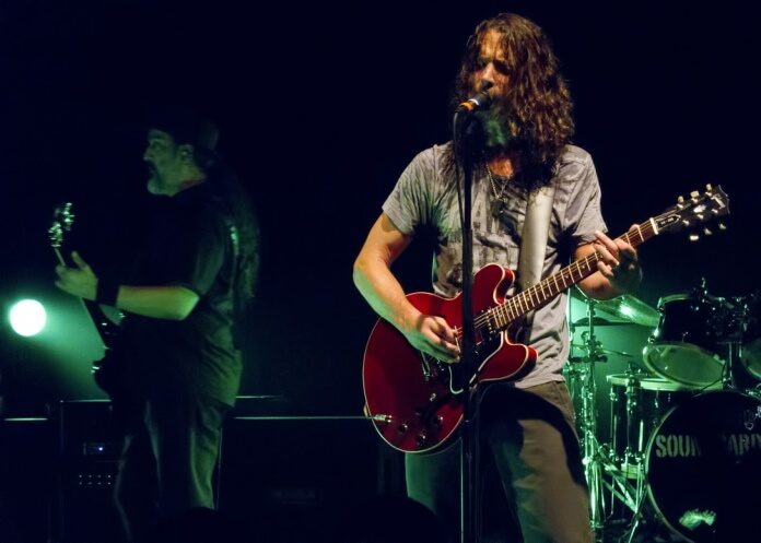 Kim Thayil e Chris Cornell com o Soundgarden