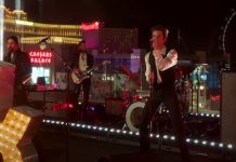 The Killers tocando "Mr. Brightside" em Las Vegas