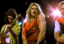Van Halen no clipe de "Jump"