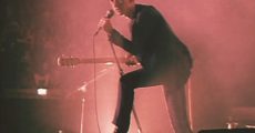 Arctic Monkeys no clipe de Arabella ao vivo