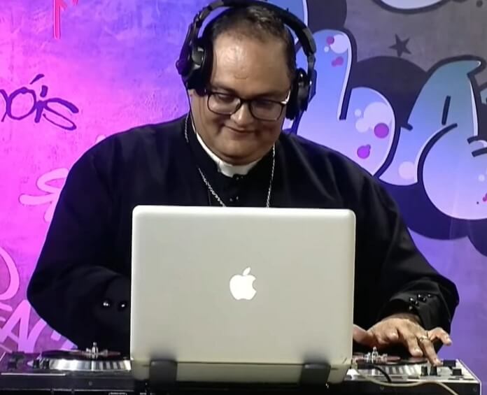 Padre DJ toca música eletrônica contra drogas em live da Rede Vida; veja