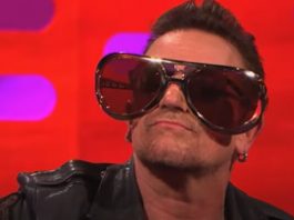 Bono com óculos de sol exagerado