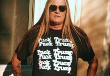 Sebastian Bach com camiseta "Fuck Trump"