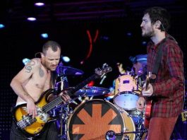 Flea e John Frusciante, do Red Hot Chili Peppers