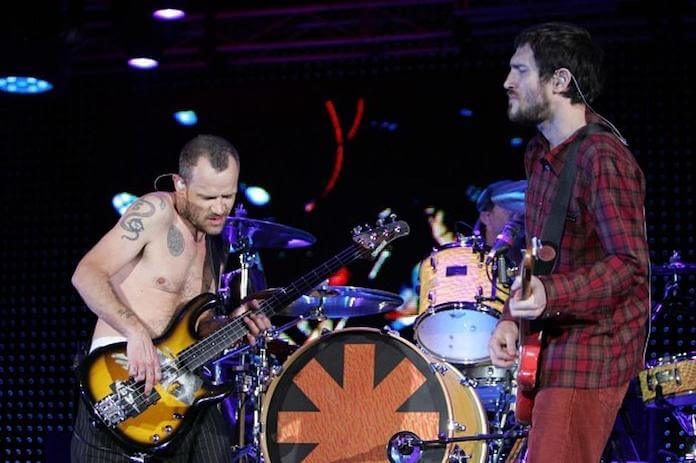 Flea e John Frusciante, do Red Hot Chili Peppers
