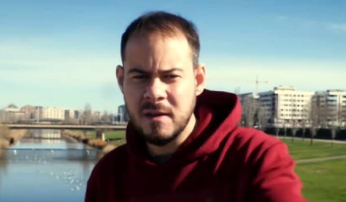 Rapper espanhol Pablo Hasel é preso por 