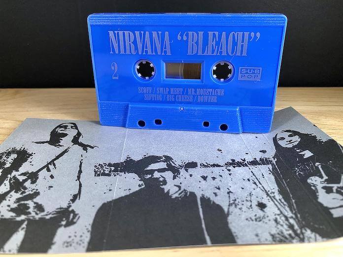 "Bleach", do Nirvana, em fita K7 azul