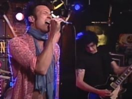 Stone Temple Pilots tocando "Plush" em 2000