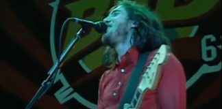 John Frusciante rindo de Flea