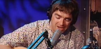 Noel Gallagher tocando "Wonderwall" em 1997