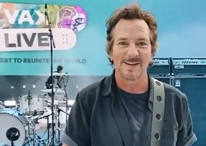 Eddie Vedder empolgado subir ao palco