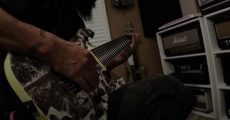 Guitarrista do Deftones ensina a tocar músicas da banda