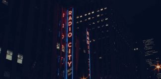 Radio City Music Hall irá reabrir com 100% da capacidade e sem uso de máscaras em Junho