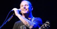 Corey Taylor cantando "Best of You"
