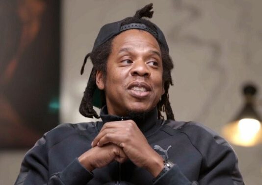 Rapper Jay-Z dando entrevista