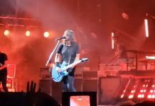 Foo Fighters presta tributo a Dusty Hill