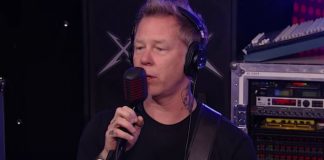 James Hetfield, do Metallica, dando entrevista