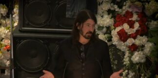 Dave Grohl no funeral de Lemmy Kilmister