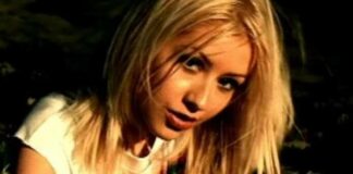 Christina Aguilera no clipe de Genie In A Bottle