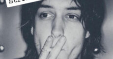 Julian Casablancas na capa do Arctic Monkeys