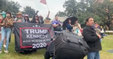 Rally da QAnon por Trump e Kennedy em show dos Rolling Stones