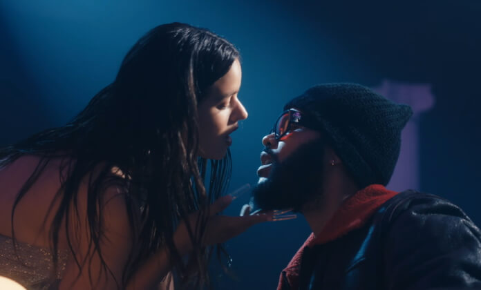 Rosalía e The Weeknd no clipe de LA FAMA