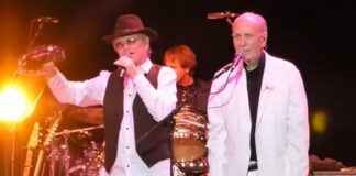 O icônico The Monkees se despede dos palcos após último show; assista aos vídeos