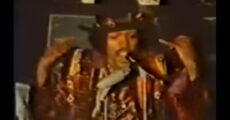 Jimi Hendrix tocando Beatles