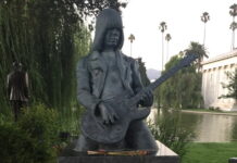 Estátua de Johnny Ramone