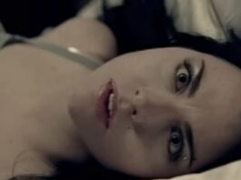 Evanescence: Amy Lee no clipe de Bring Me To Life