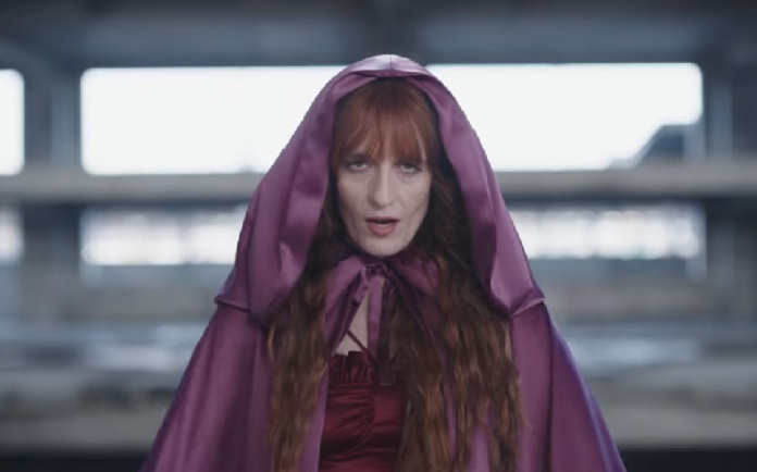 Florence + the Machine reflete sobre a feminilidade em seu novo single