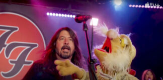 Foo Fighters no clipe de "Fraggle Rock Rock"