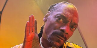 Snoop Dogg com colar do FaZe Clan