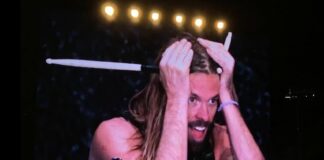 Taylor Hawkins com o Foo Fighters no Lollapalooza Argentina