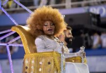Carnaval 2022: Trono que seria ocupado por Elza Soares aparece vazio no desfile da Mocidade