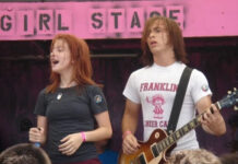Paramore em show na Warped Tour de 2005