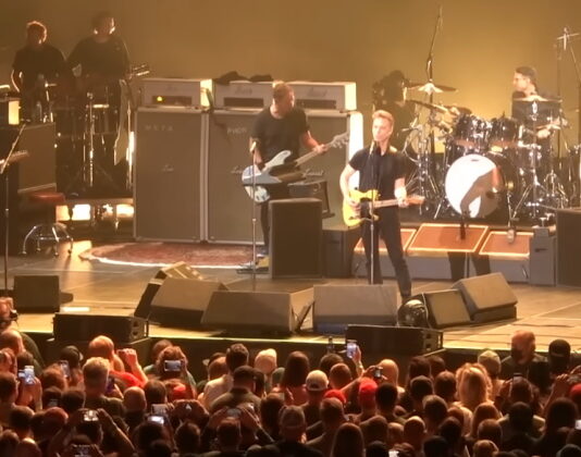 Pearl Jam toca Foo Fighters