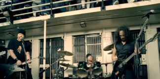 Metallica tocando na prisão de San Quentin