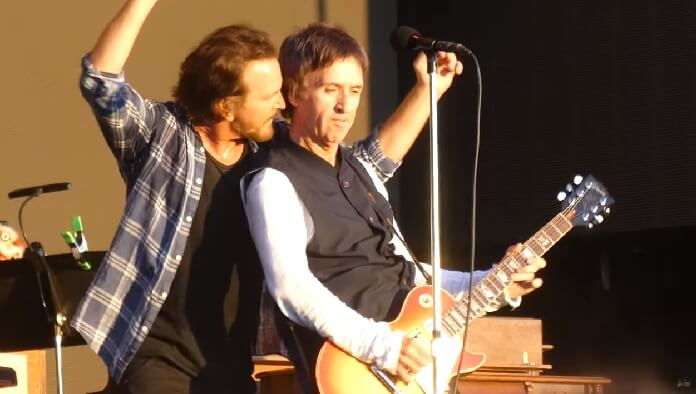 Eddie Vedder e Johnny Marr em show do Pearl Jam