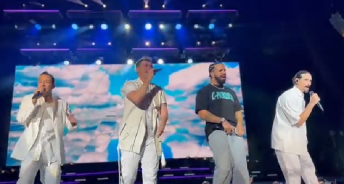 Drake faz participação surpresa no show do Backstreet Boys; veja