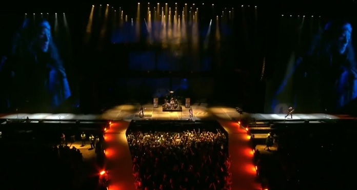 Metallica toca Master of Puppets enquanto exibe vídeo de Stranger Things no telão