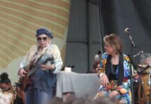 Histórico: Newport Folk Festival vai de Joni Mitchell até Tim Bernardes e Dinosaur Jr com Courtney Barnett