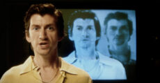 Arctic Monkeys em "Body Paint"
