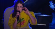 Vídeo de 2018 com Dua Lipa fazendo cover de Arctic Monkeys volta a viralizar no Twitter