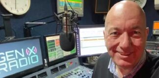 Surreal: DJ de rádio britânica morre durante transmissão ao vivo de seu programa