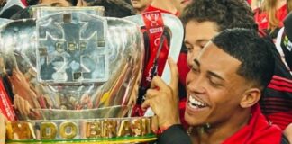 MC Poze do Rodo ganha aposta após título do Flamengo