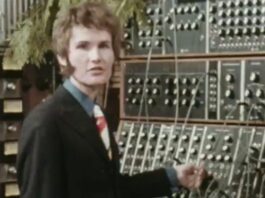 Wendy Carlos e o sintetizador Moog