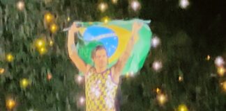 Harry Styles na chuva em São Paulo