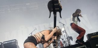 “Doloroso”: fãs criticam Måneskin após a banda quebrar guitarras no palco